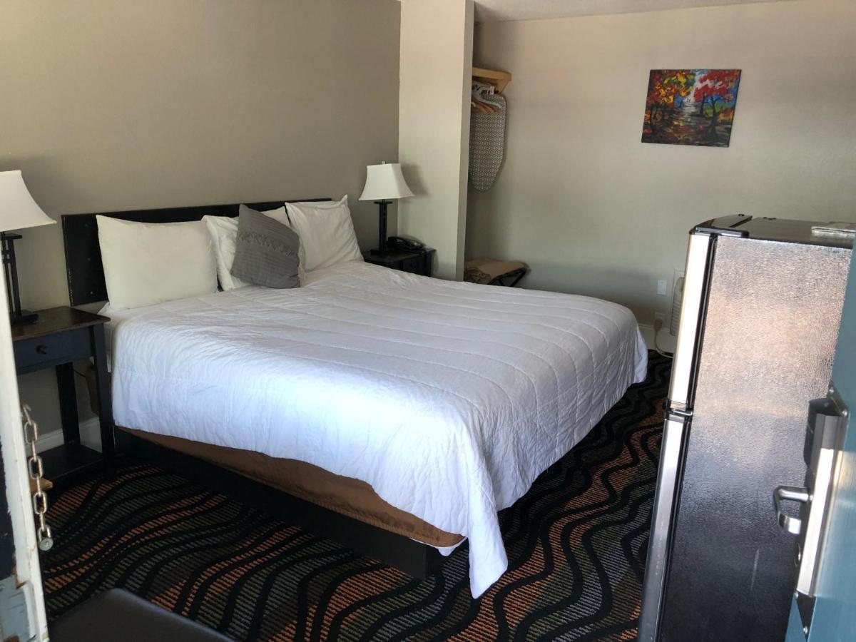 Country Town N' Suites แกตลิงเบิร์ก ภายนอก รูปภาพ