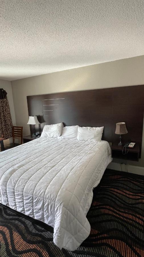 Country Town N' Suites แกตลิงเบิร์ก ภายนอก รูปภาพ