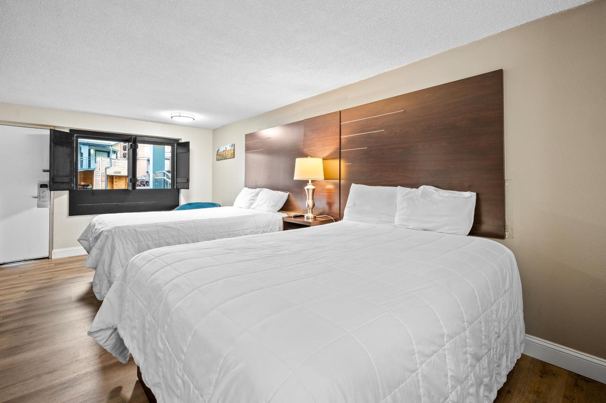Country Town N' Suites แกตลิงเบิร์ก ภายนอก รูปภาพ